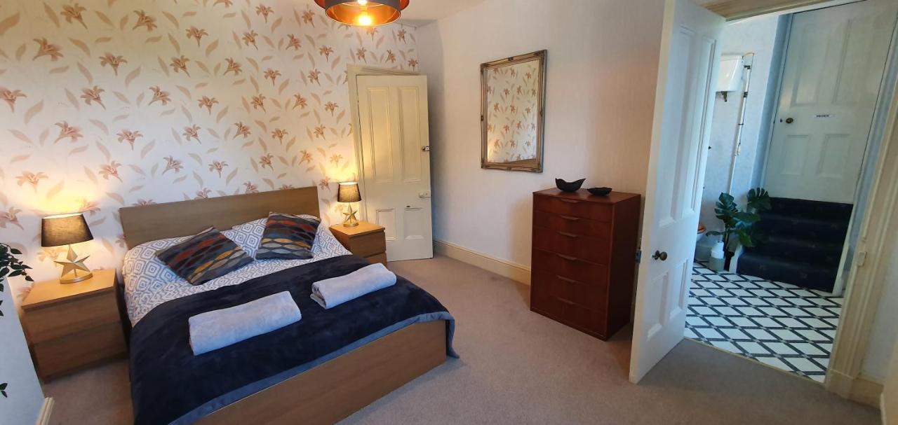 Large Mach Apartment At Pen Y Coed Hall Dolgellau Exteriör bild